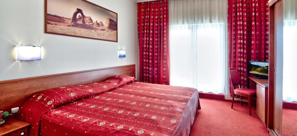 спалня в апартамент - бизнес хотел Аква Варна